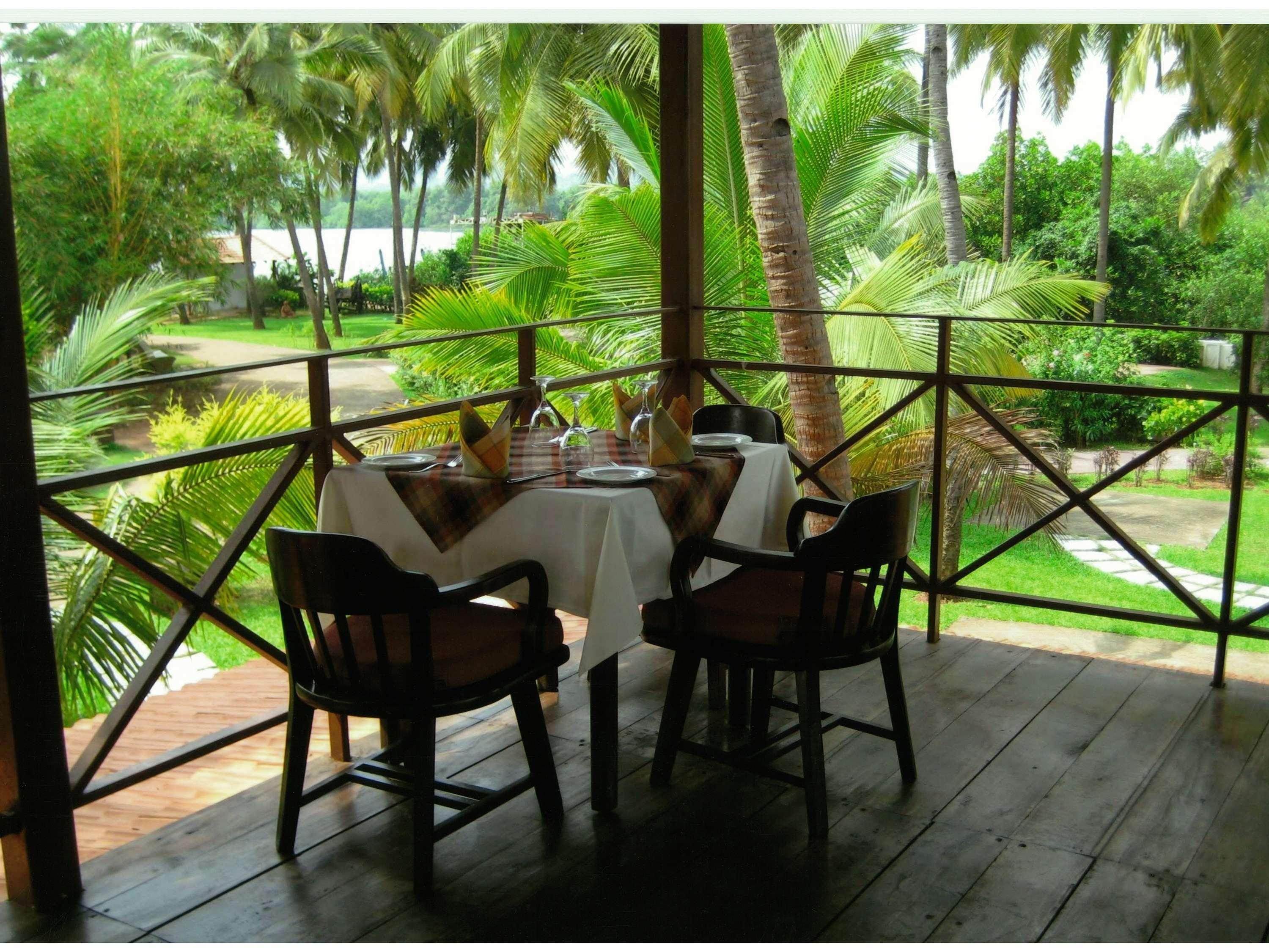 सहारा Mercure Goa Devaaya Malar