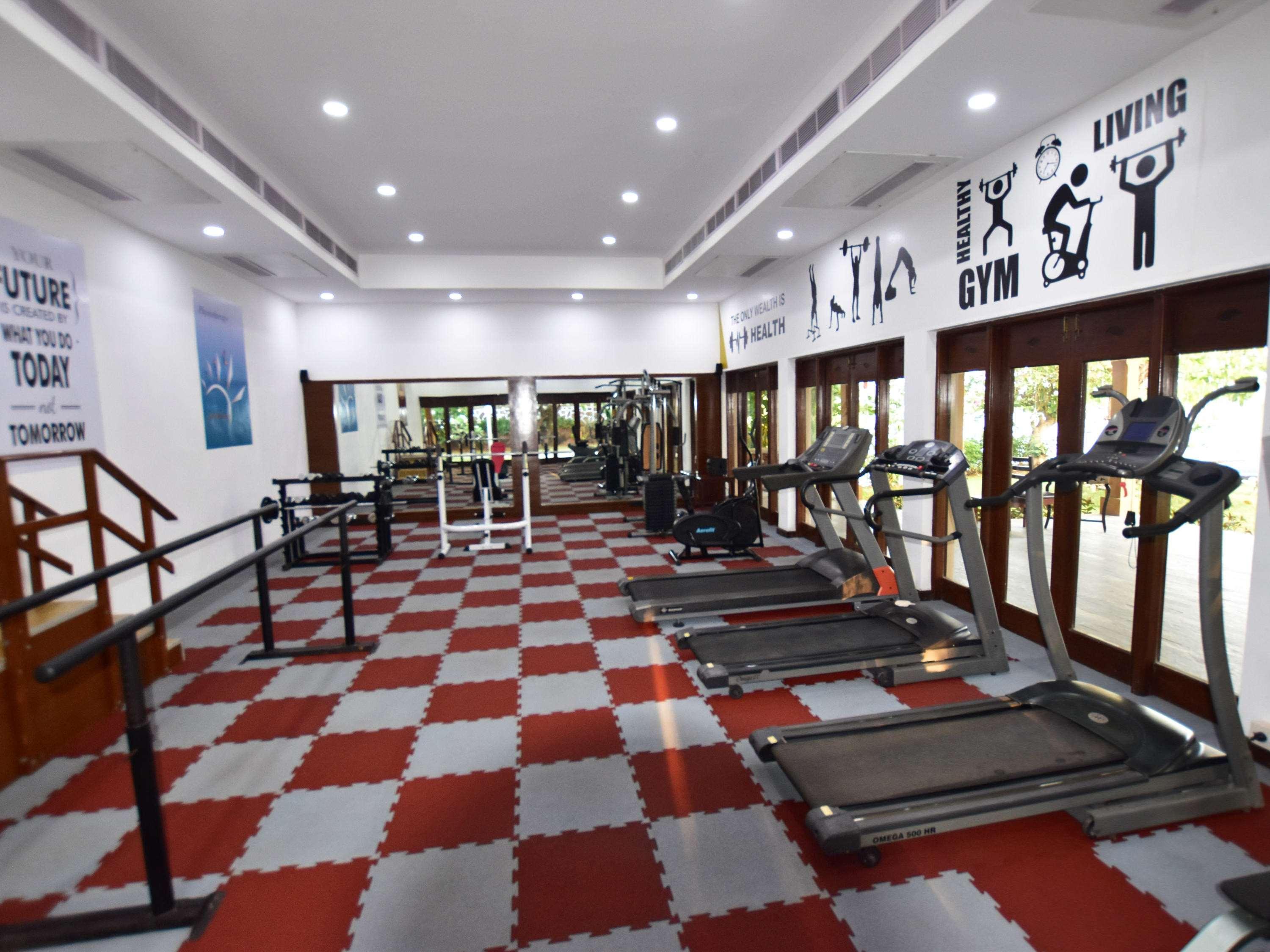 सहारा Mercure Goa Devaaya Malar