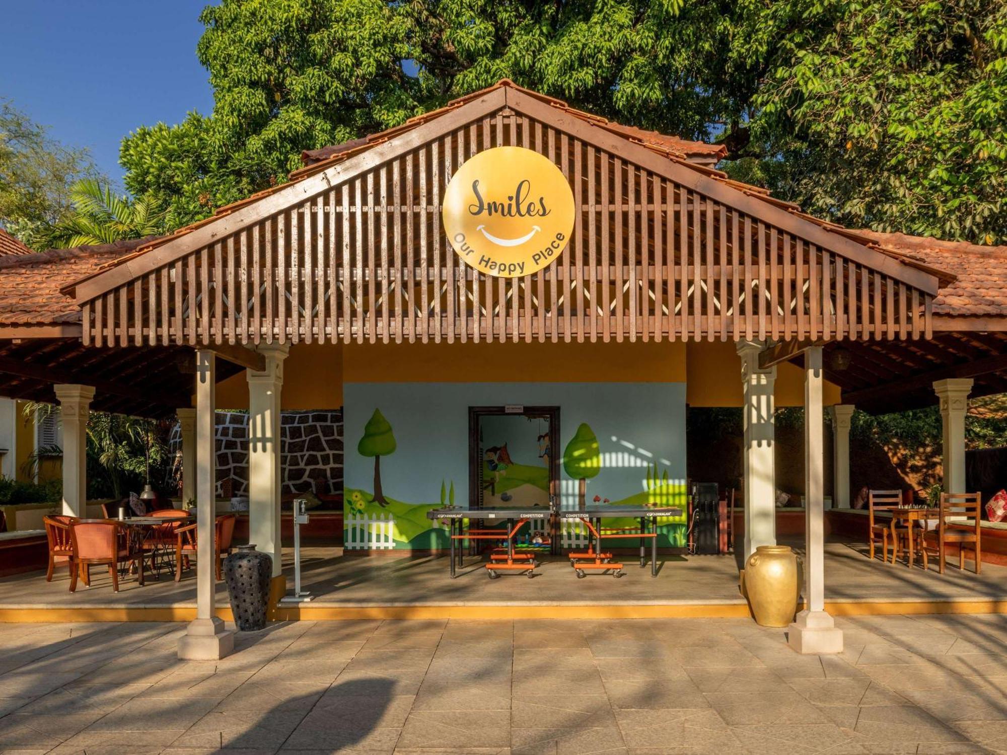 सहारा Mercure Goa Devaaya Malar