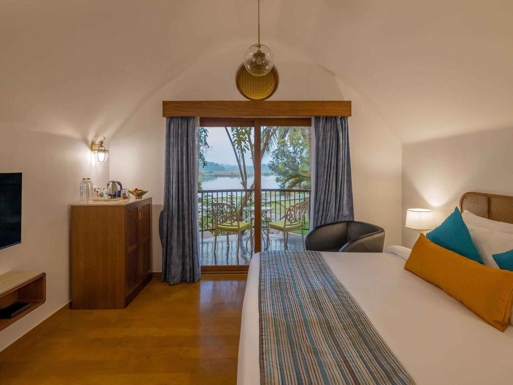 सहारा Mercure Goa Devaaya Malar